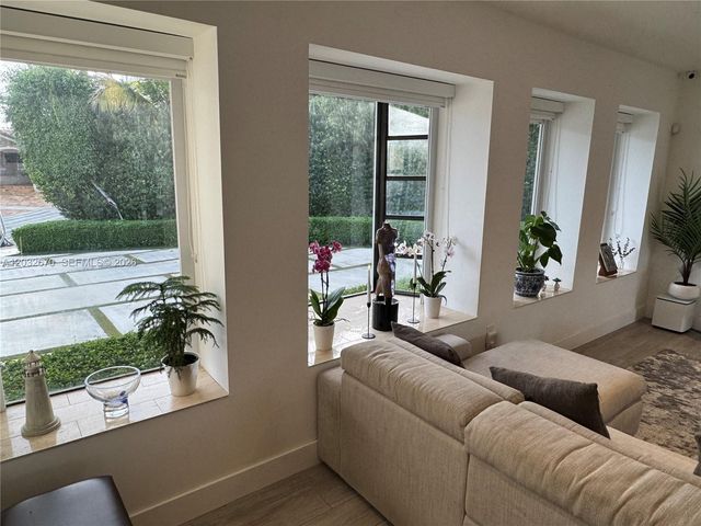 13305 Biscayne Island Ter, North Miami, FL 33181