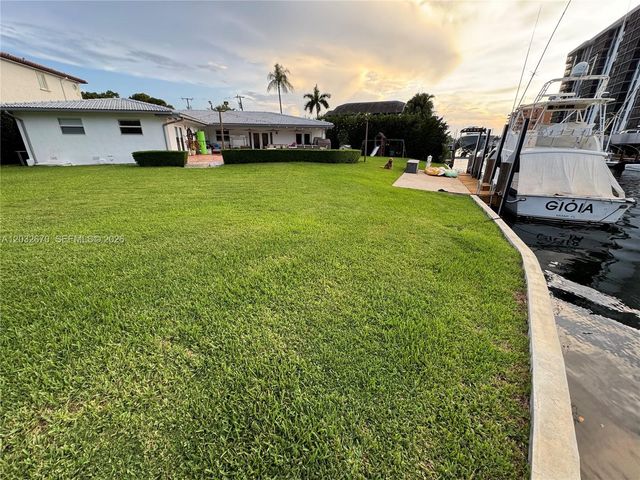 13305 Biscayne Island Ter, North Miami, FL 33181