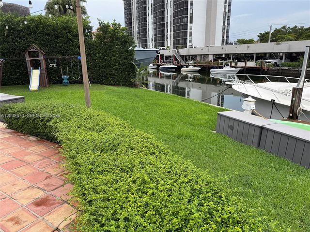 13305 Biscayne Island Ter, North Miami, FL 33181