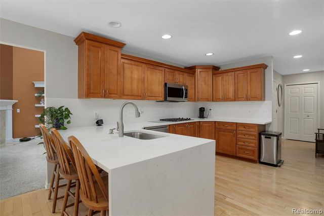 55975 Sequoia Court, Shelby Twp, MI 48316