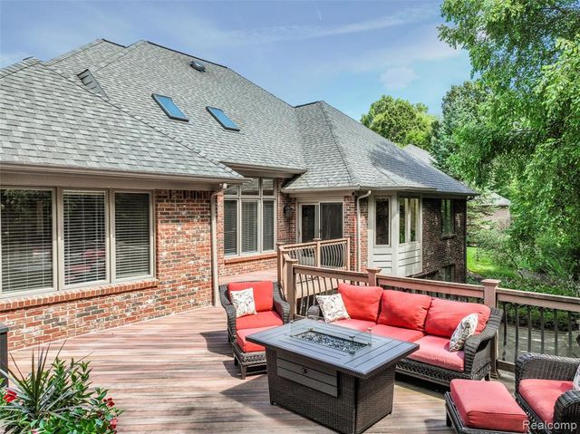 55975 Sequoia Court, Shelby Twp, MI 48316