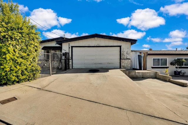 2565 Hopkins St, San Diego, CA 92139