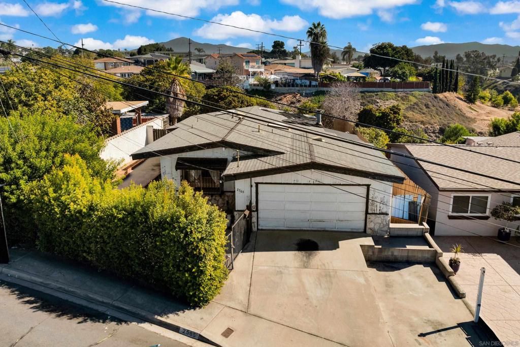 2565 Hopkins St, San Diego, CA 92139