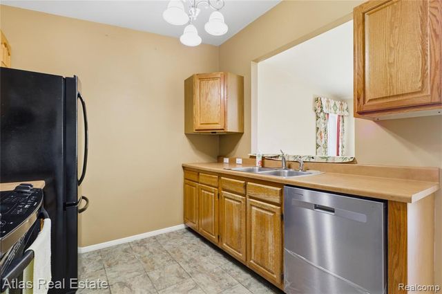 1117 Lake Shore Circle, Grand Blanc, MI 48439