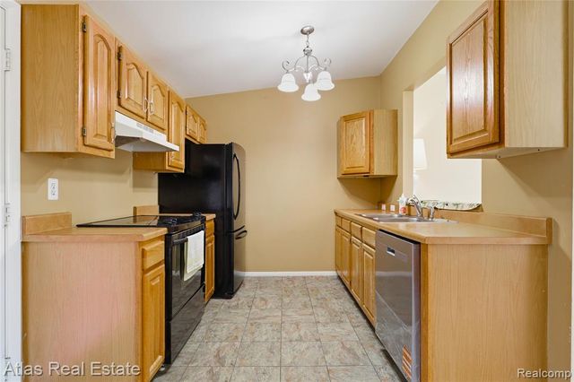 1117 Lake Shore Circle, Grand Blanc, MI 48439