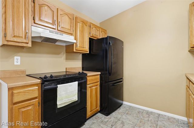 1117 Lake Shore Circle, Grand Blanc, MI 48439