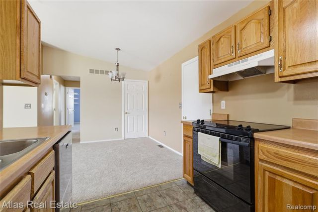 1117 Lake Shore Circle, Grand Blanc, MI 48439