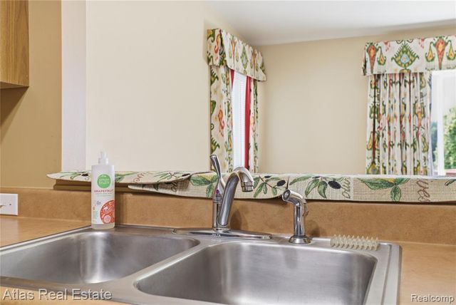 1117 Lake Shore Circle, Grand Blanc, MI 48439