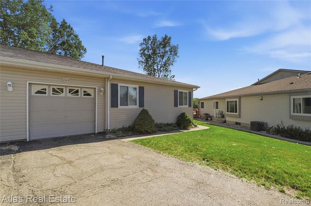 1117 Lake Shore Circle, Grand Blanc, MI 48439