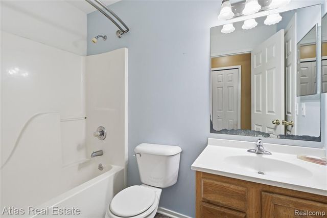 1117 Lake Shore Circle, Grand Blanc, MI 48439