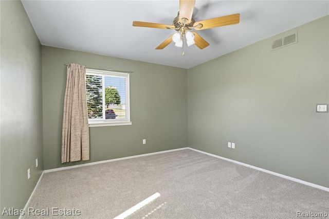 1117 Lake Shore Circle, Grand Blanc, MI 48439