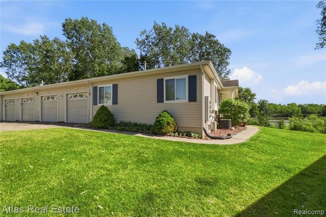1117 Lake Shore Circle, Grand Blanc, MI 48439
