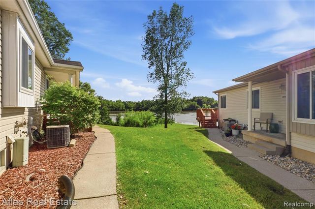 1117 Lake Shore Circle, Grand Blanc, MI 48439
