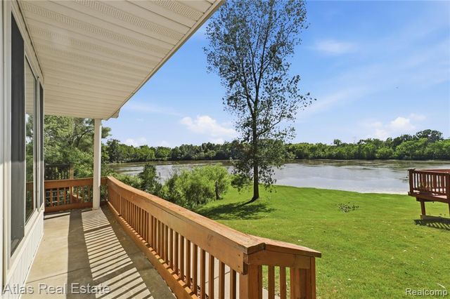1117 Lake Shore Circle, Grand Blanc, MI 48439
