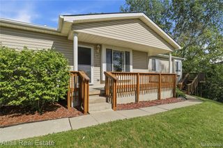 1117 Lake Shore Circle, Grand Blanc, MI 48439