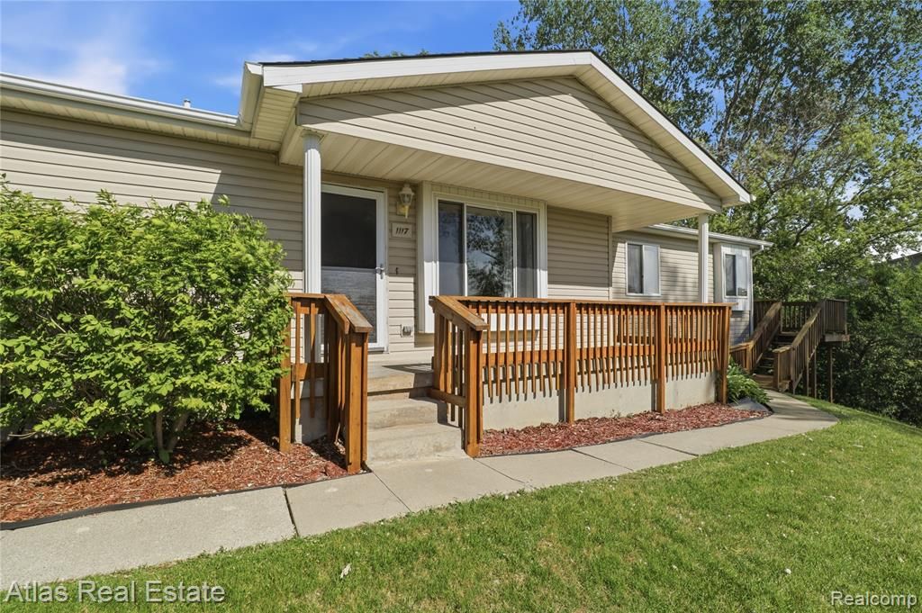 1117 Lake Shore Circle, Grand Blanc, MI 48439