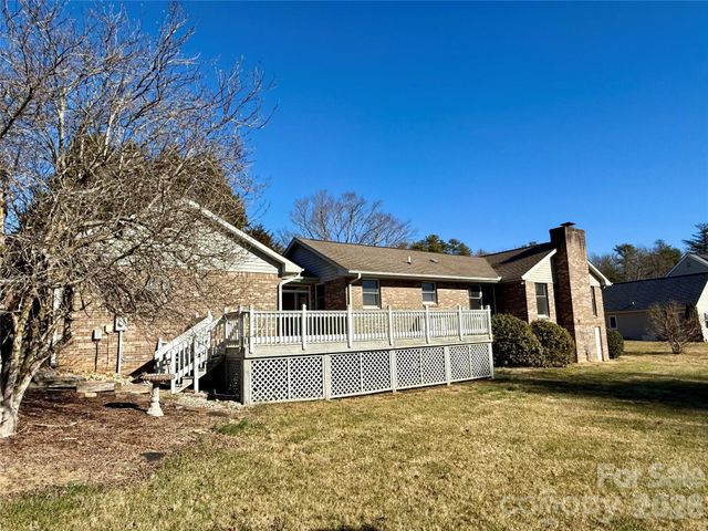2001 Plum Tree Lane, Hendersonville, NC 28739