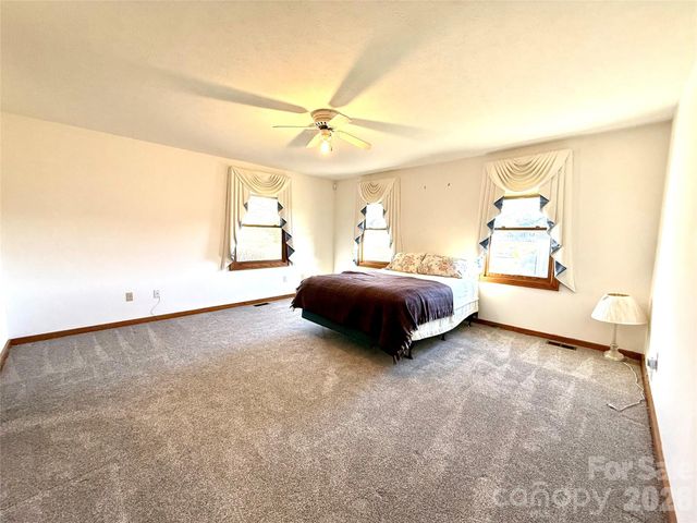 2001 Plum Tree Lane, Hendersonville, NC 28739