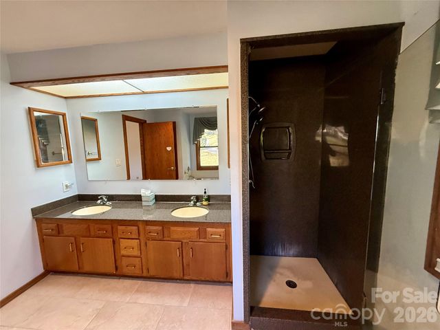 2001 Plum Tree Lane, Hendersonville, NC 28739