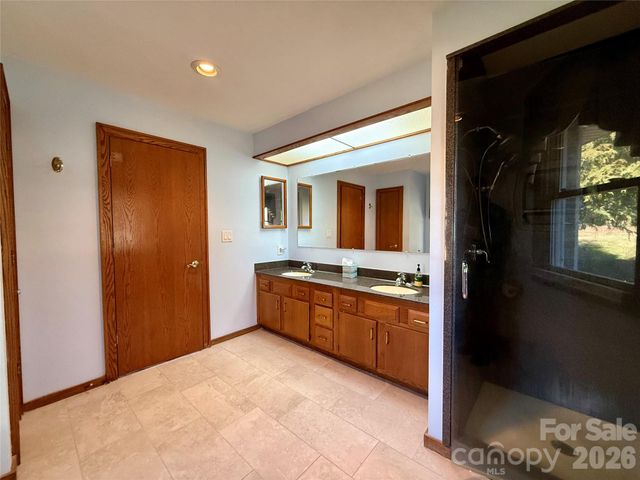 2001 Plum Tree Lane, Hendersonville, NC 28739