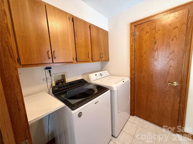 2001 Plum Tree Lane, Hendersonville, NC 28739