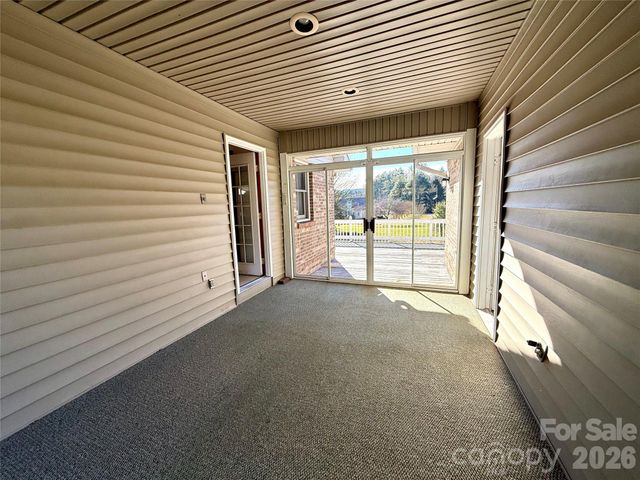 2001 Plum Tree Lane, Hendersonville, NC 28739