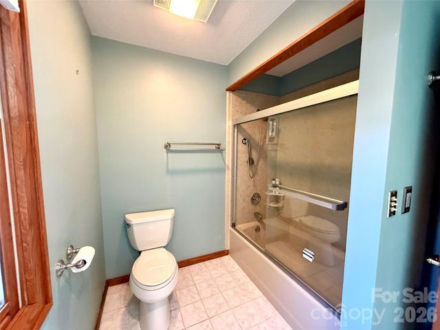 2001 Plum Tree Lane, Hendersonville, NC 28739