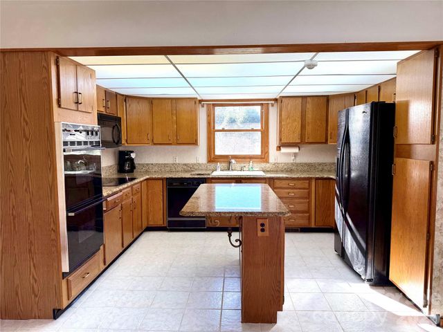 2001 Plum Tree Lane, Hendersonville, NC 28739