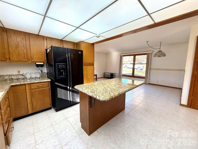 2001 Plum Tree Lane, Hendersonville, NC 28739