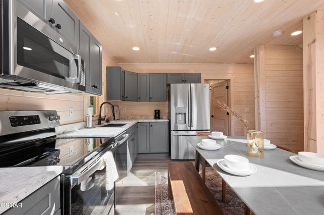 303 Beech Ridge Lane, Gatlinburg, TN 37738