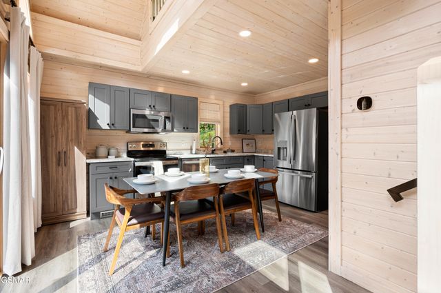 303 Beech Ridge Lane, Gatlinburg, TN 37738