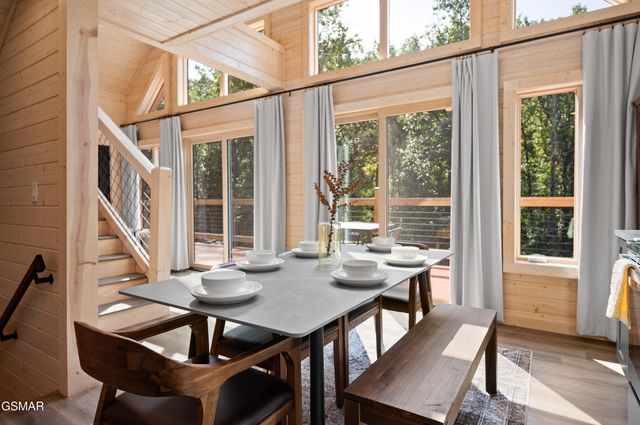 303 Beech Ridge Lane, Gatlinburg, TN 37738