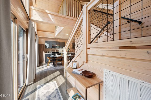 303 Beech Ridge Lane, Gatlinburg, TN 37738