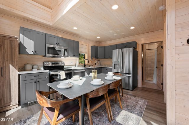 303 Beech Ridge Lane, Gatlinburg, TN 37738