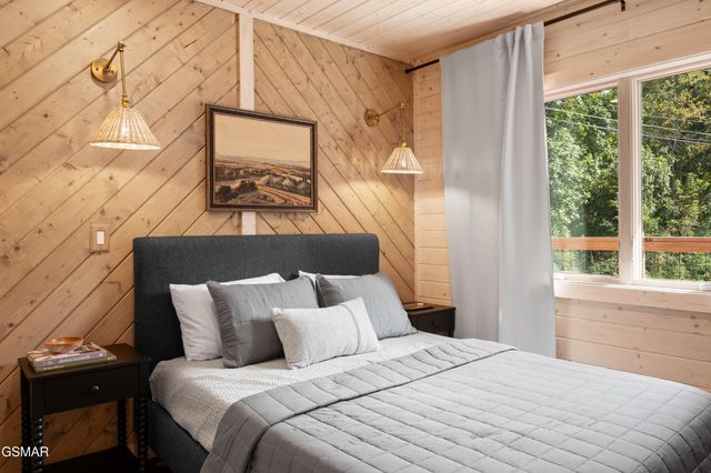 303 Beech Ridge Lane, Gatlinburg, TN 37738