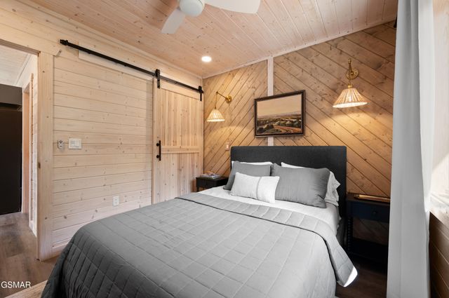 303 Beech Ridge Lane, Gatlinburg, TN 37738