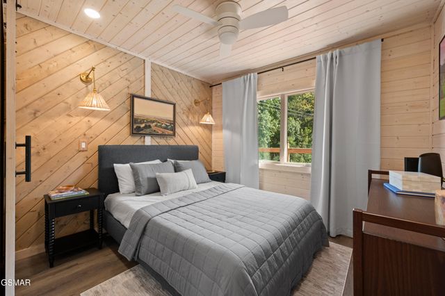 303 Beech Ridge Lane, Gatlinburg, TN 37738