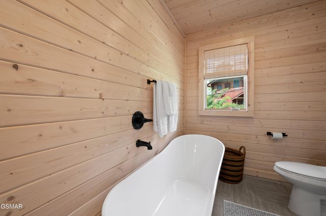 303 Beech Ridge Lane, Gatlinburg, TN 37738