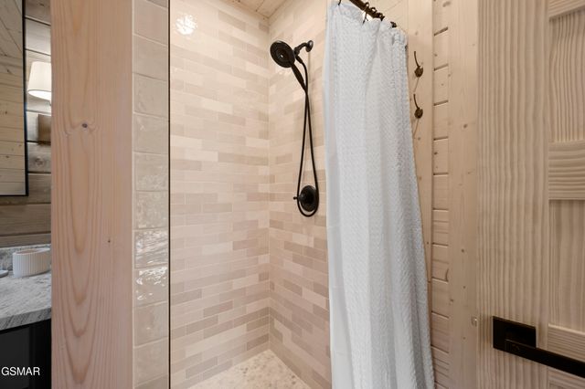 303 Beech Ridge Lane, Gatlinburg, TN 37738