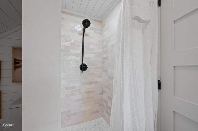 303 Beech Ridge Lane, Gatlinburg, TN 37738