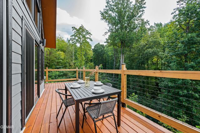 303 Beech Ridge Lane, Gatlinburg, TN 37738