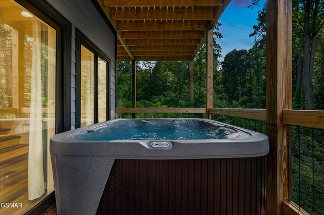 303 Beech Ridge Lane, Gatlinburg, TN 37738