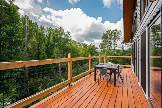 303 Beech Ridge Lane, Gatlinburg, TN 37738