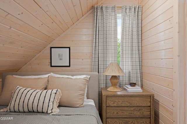 303 Beech Ridge Lane, Gatlinburg, TN 37738