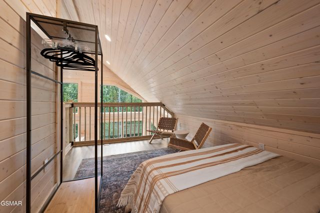 303 Beech Ridge Lane, Gatlinburg, TN 37738