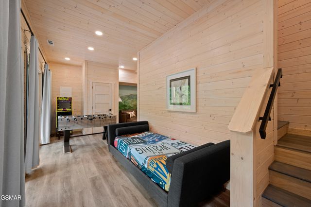 303 Beech Ridge Lane, Gatlinburg, TN 37738