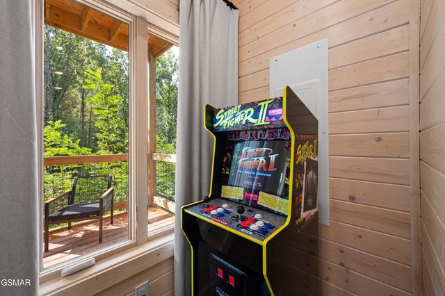 303 Beech Ridge Lane, Gatlinburg, TN 37738