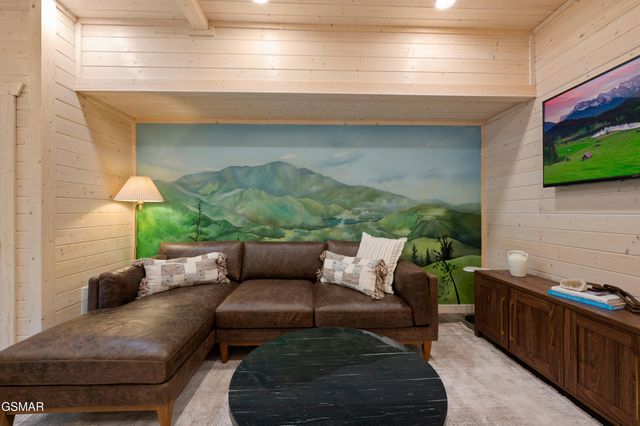 303 Beech Ridge Lane, Gatlinburg, TN 37738