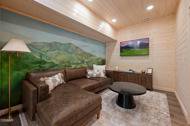 303 Beech Ridge Lane, Gatlinburg, TN 37738