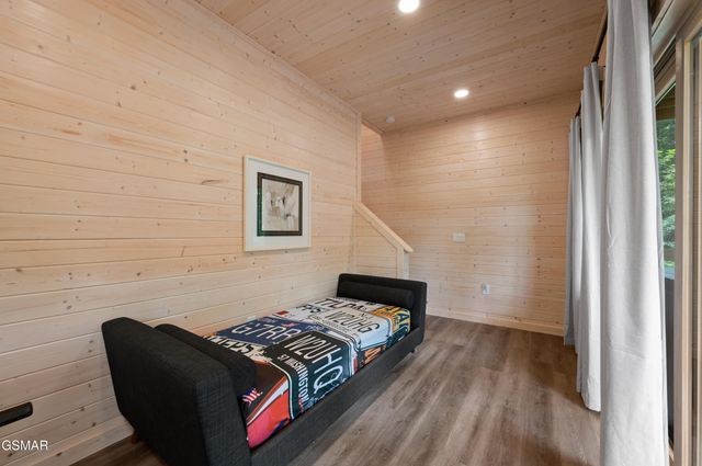 303 Beech Ridge Lane, Gatlinburg, TN 37738